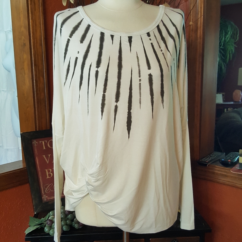 Red23 SideTwist Top